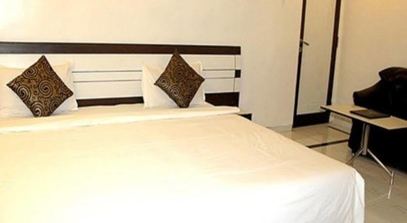 Hotel Sai Kripa Imperial Daman Bagian luar foto